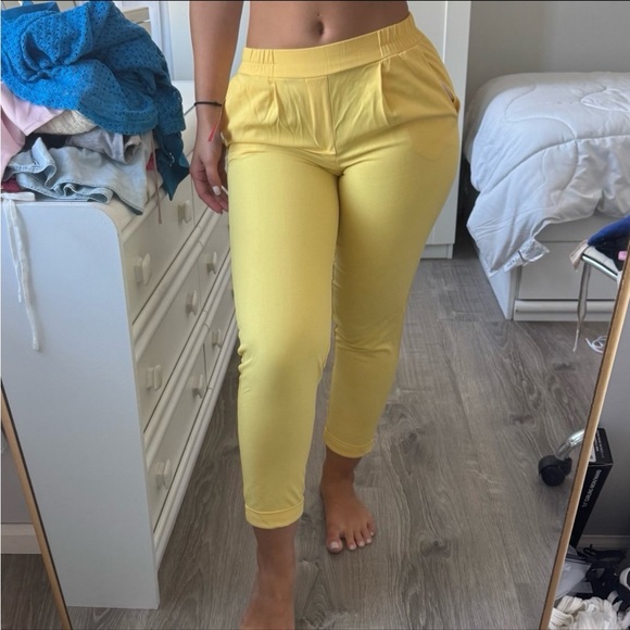 Tally Weijl Yellow Jogger Pants - Picture 2 of 3